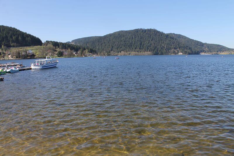 Le lac de Gerardmer et ses bateaux.
